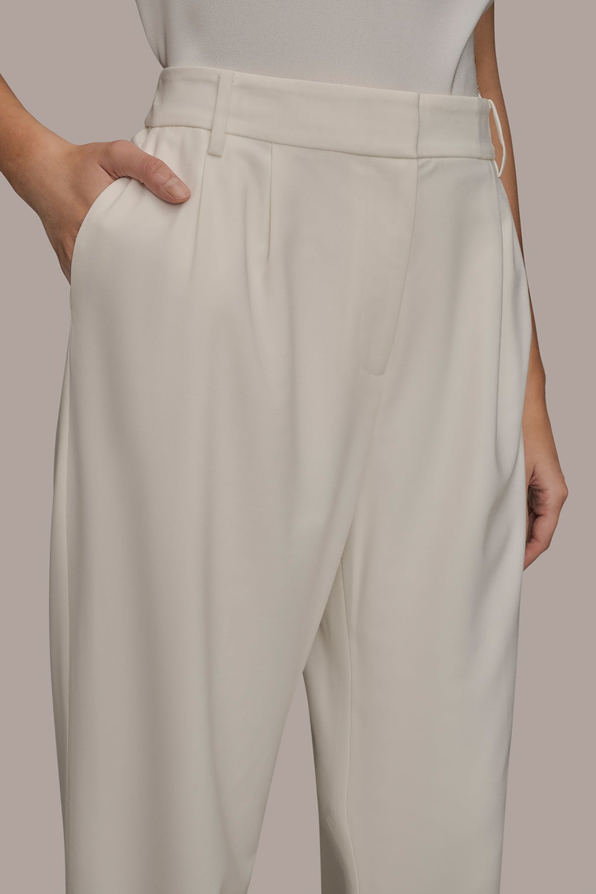 Donna Karan EXTRA HIGH-RISE PLEATED WIDE-LEG PANT