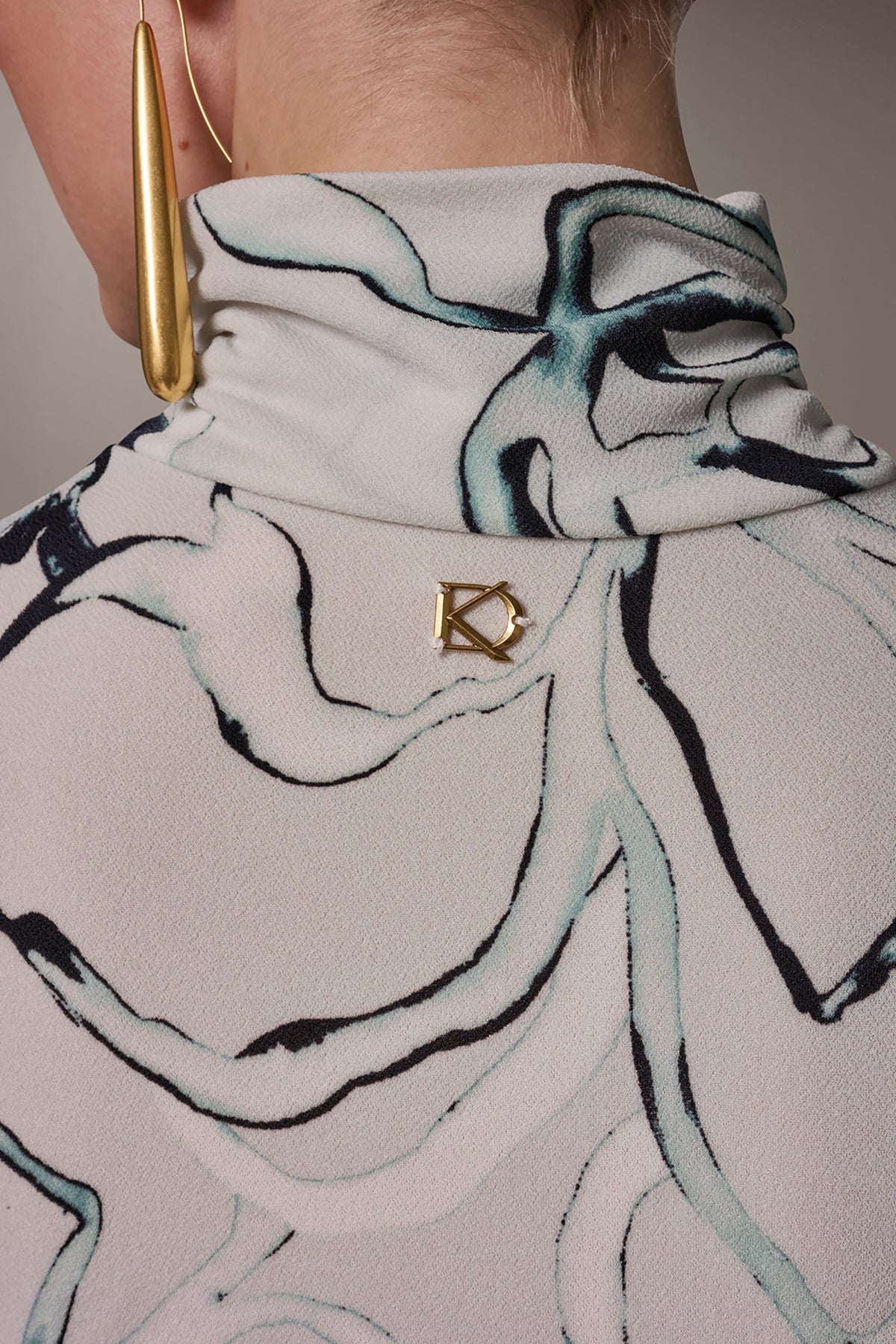 Donna Karan BUTTON SHOULDER BLOUSE