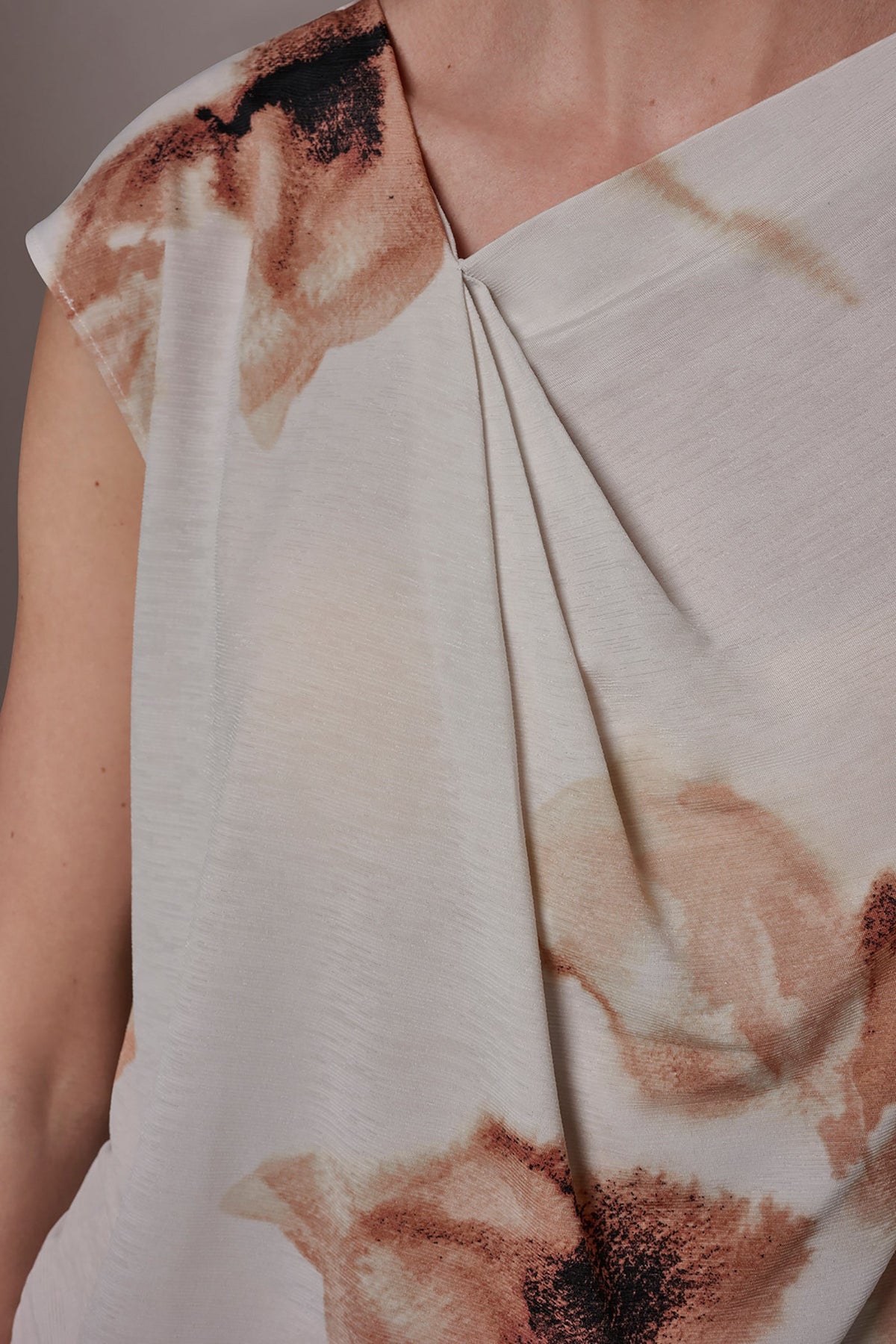 Donna Karan FLORAL ASYMMETRIC BLOUSE