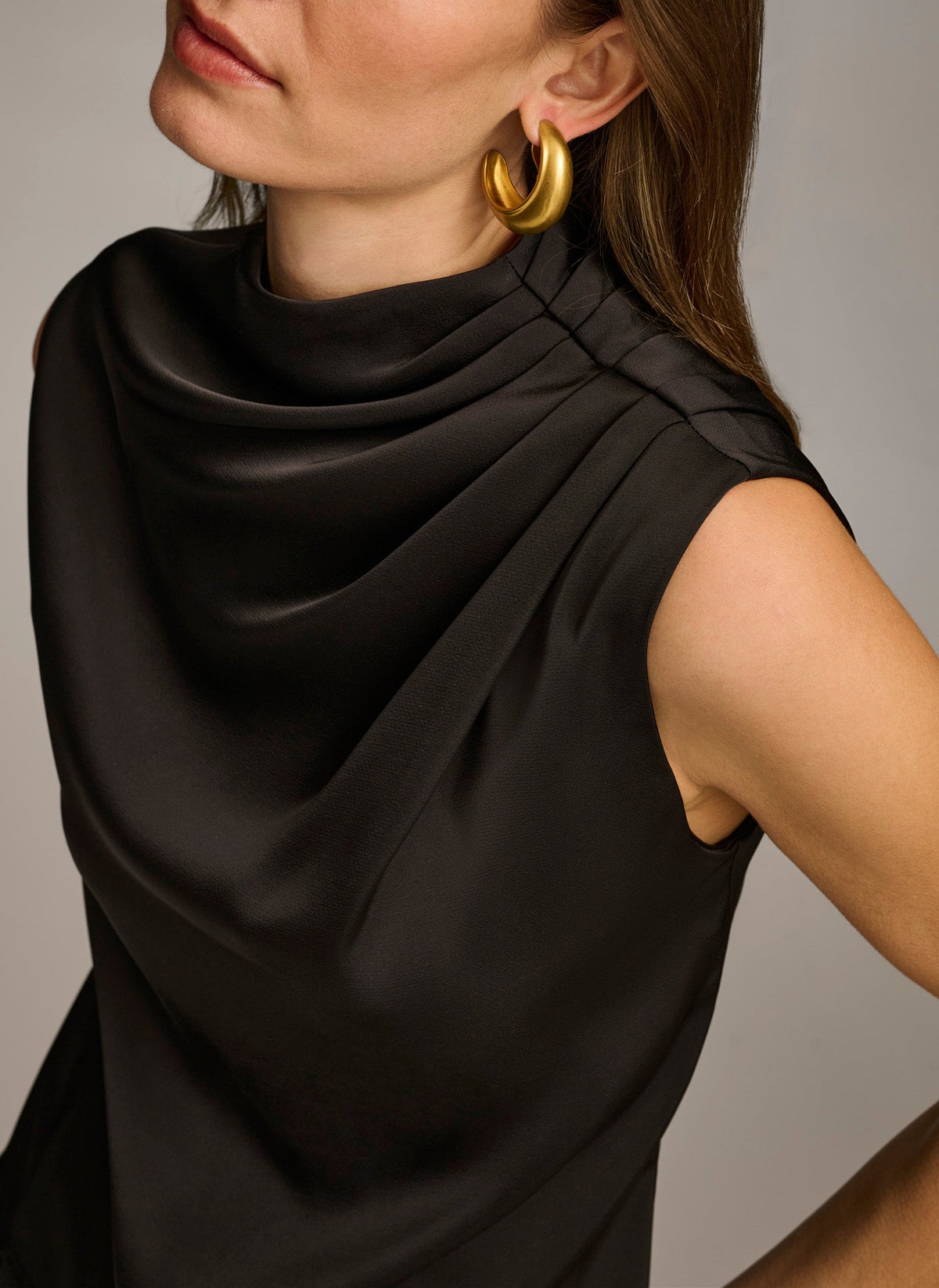Donna Karan SLEEVELESS DRAPED MOCKNECK TOP