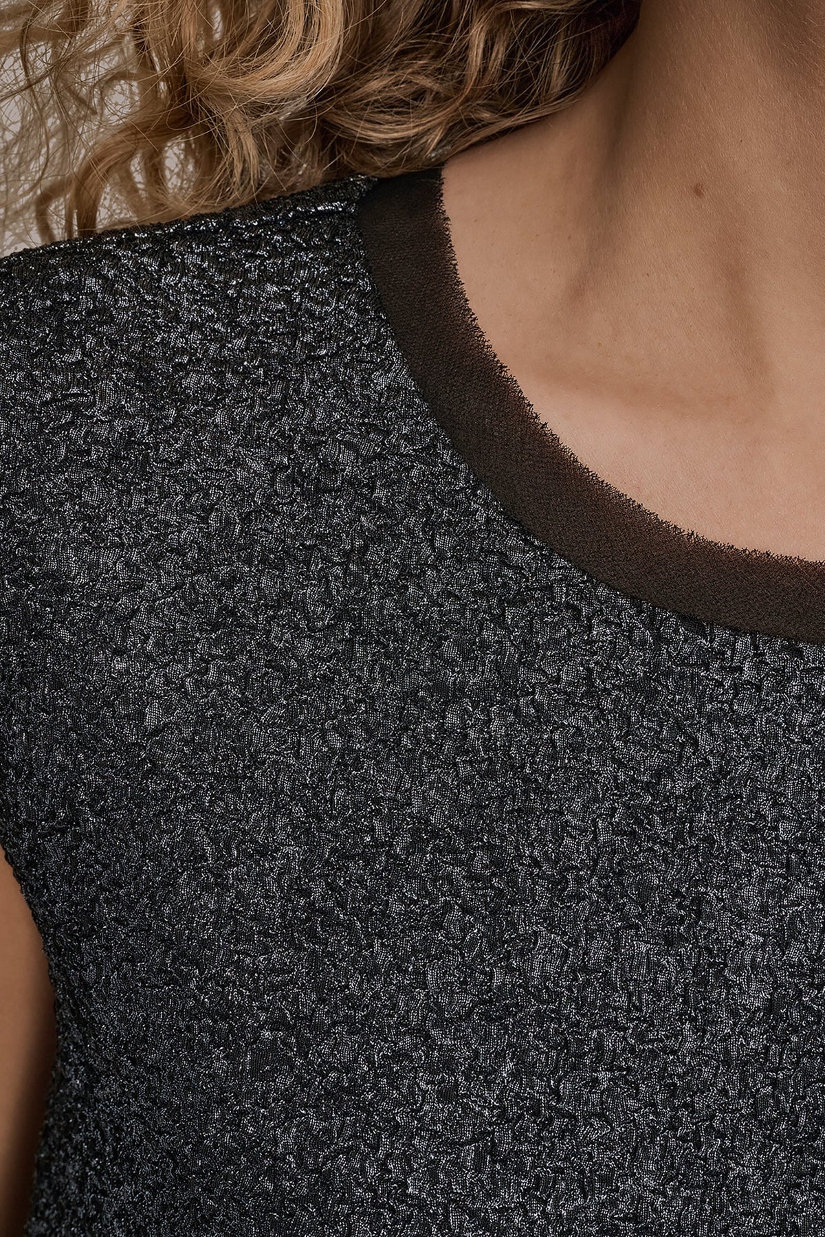 Donna Karan CHIFFON-TRIMMED BLOUSE