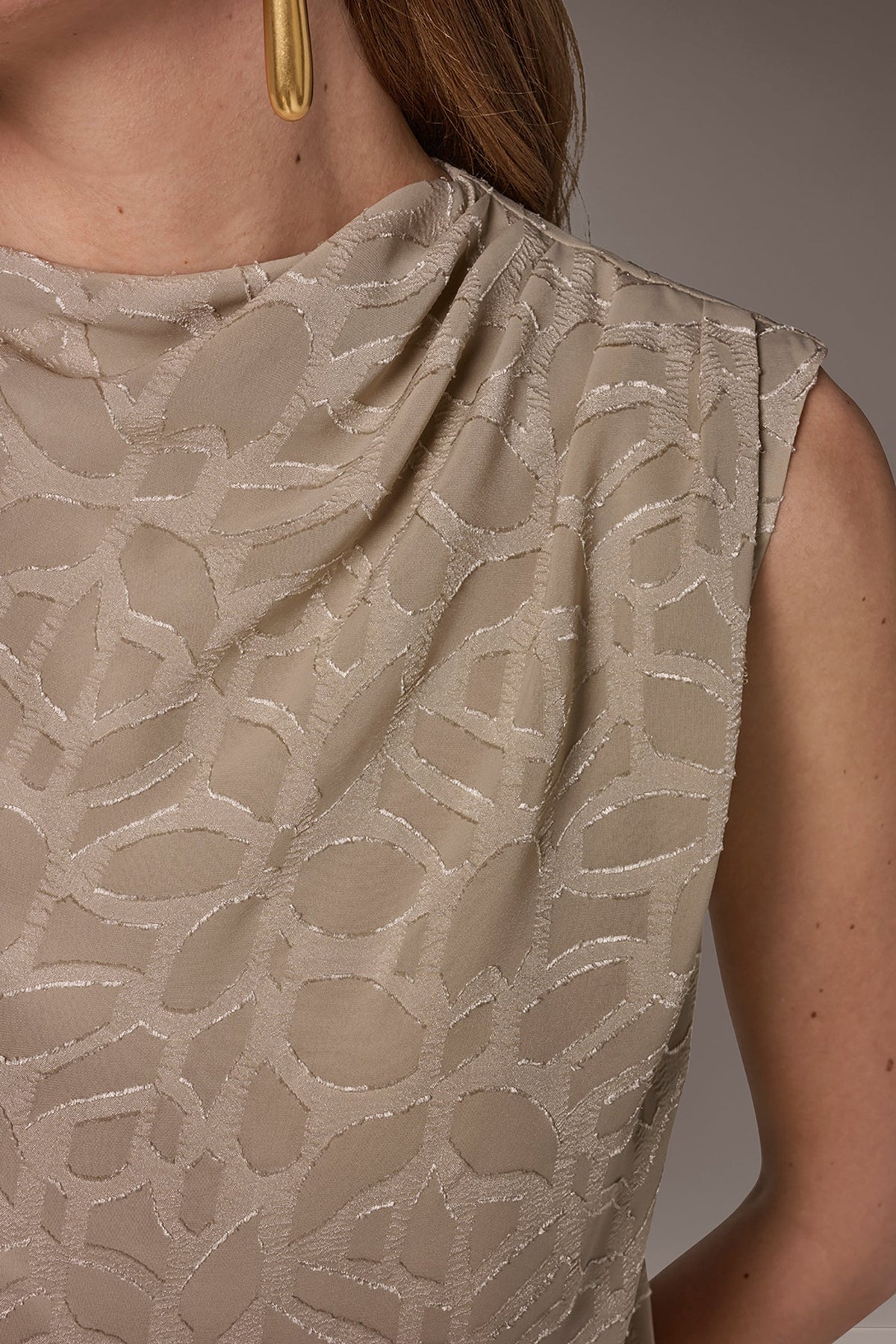 Donna Karan JACQUARD HIGH MOCK NECK BLOUSE
