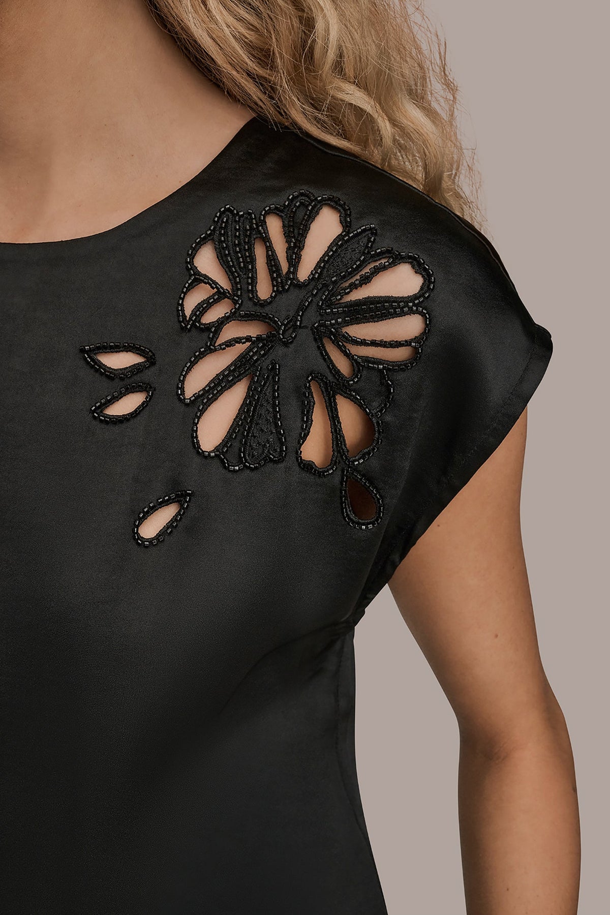Donna Karan FLORAL-EMBROIDERED BLOUSE